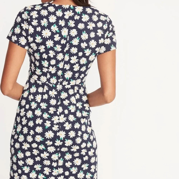 Old Navy Daisy Print Dress - Picture 2 of 9